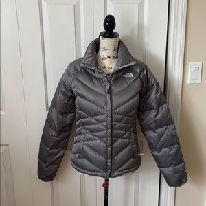 The North Face Woman’s 550 Silver Grey down puffer jacket sm